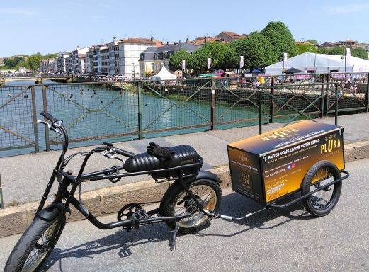 LIVRAISON DE REPAS A VELO LIVRAISON DE REPAS A VELO